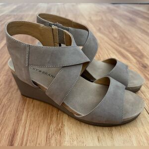Lucky Brand Karina Leather Wedge Sandals 8 8M Tan